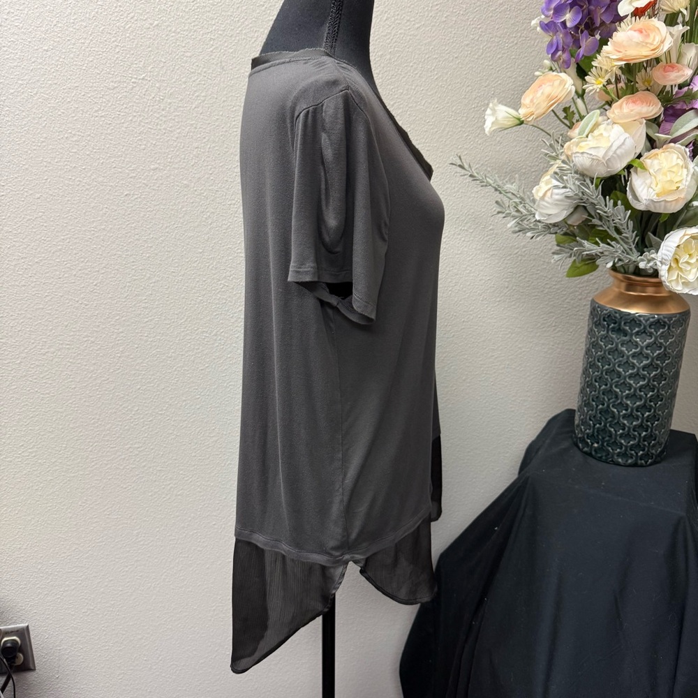 Merona Layered Hem Tee – Gray Short Sleeve Top with Sheer Detail, Size Large - Picture 4 of 7